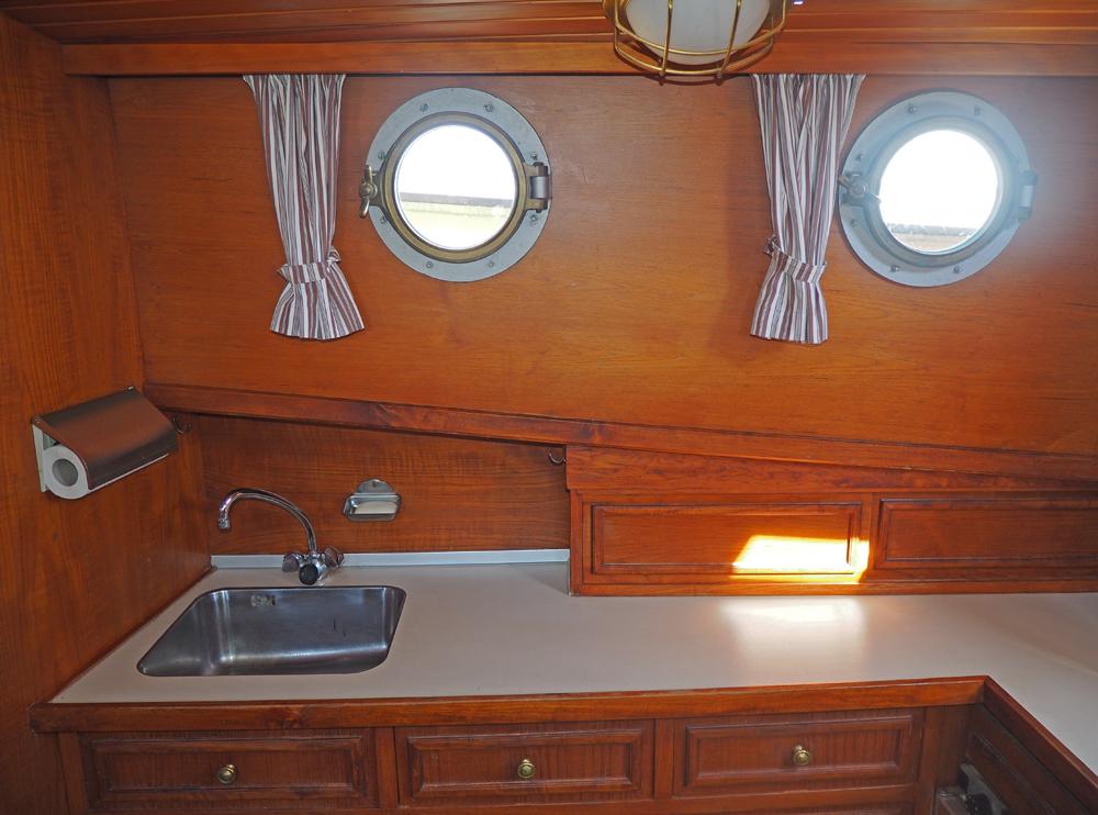 Cabin en avant, H&eacute;bergements